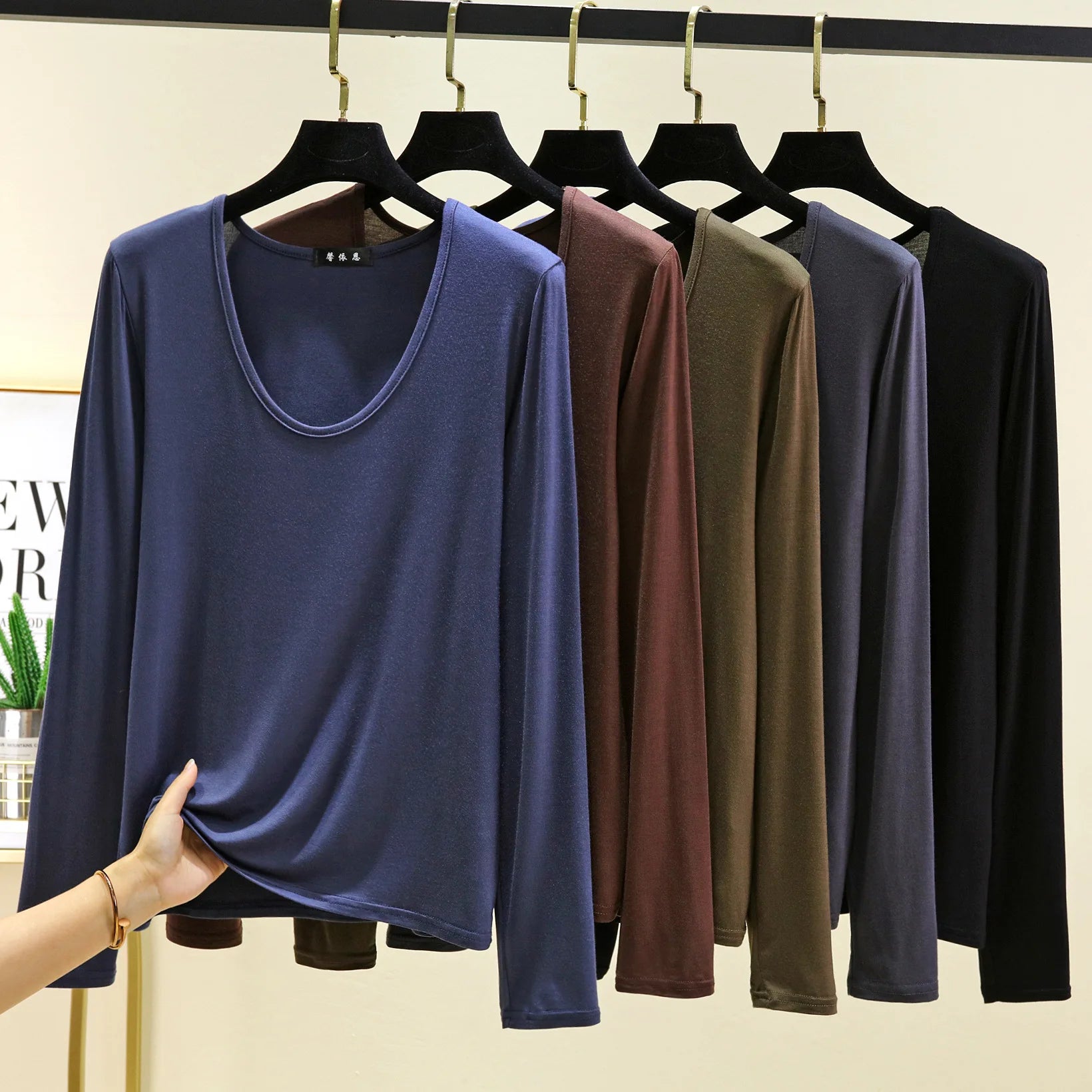Plus size L to 6XL U-Neck Women's T-shirt Long sleeves Loose Bottomed Tshirts solid color Casual Tee Tops All match