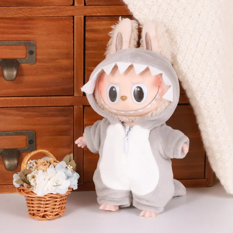 2025 nouveau pour Labubu 17 cm assis  mignon Panda requin dinosaure peluche combinaison ensemble poupée vêtements