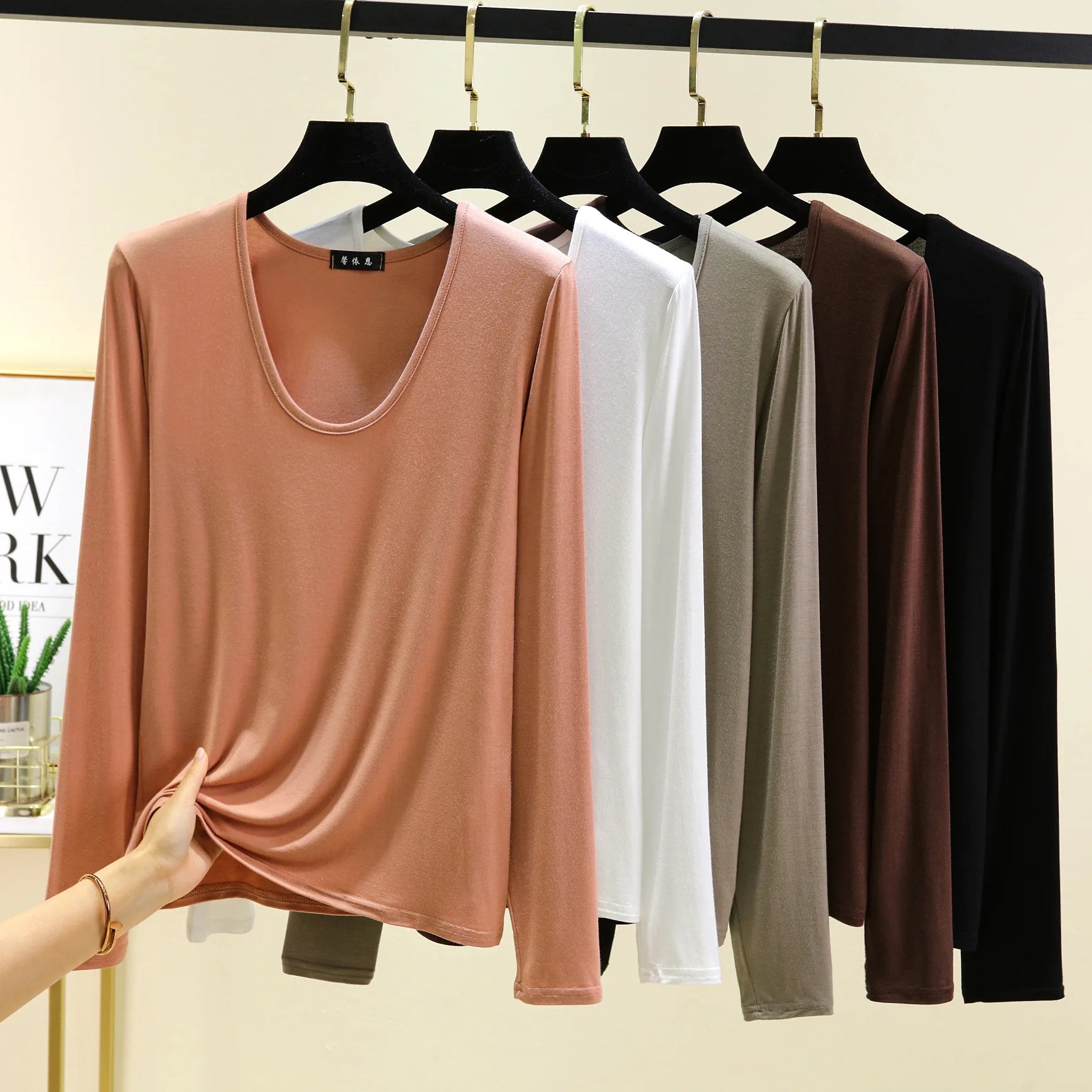 Plus size L to 6XL U-Neck Women's T-shirt Long sleeves Loose Bottomed Tshirts solid color Casual Tee Tops All match