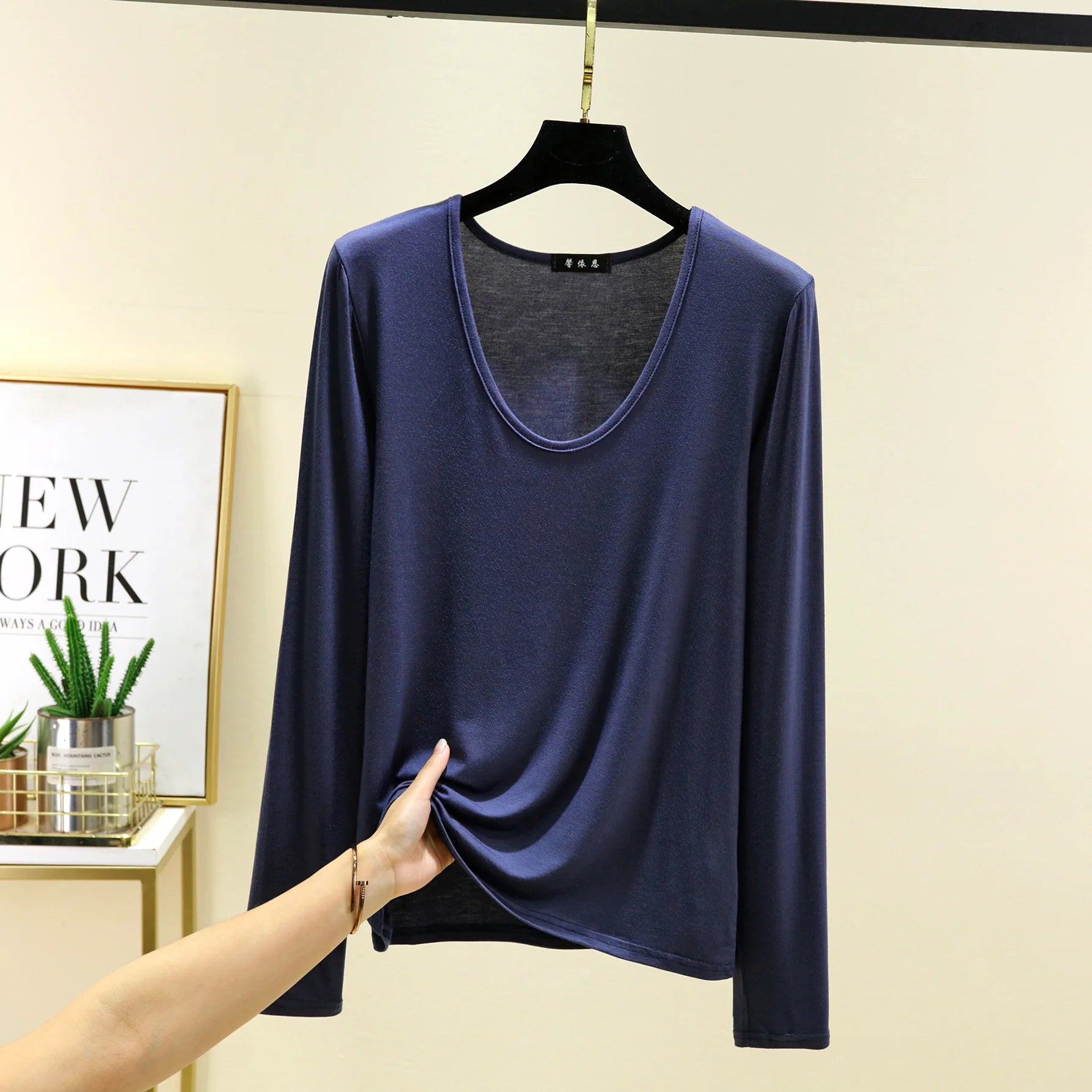 Plus size L to 6XL U-Neck Women's T-shirt Long sleeves Loose Bottomed Tshirts solid color Casual Tee Tops All match