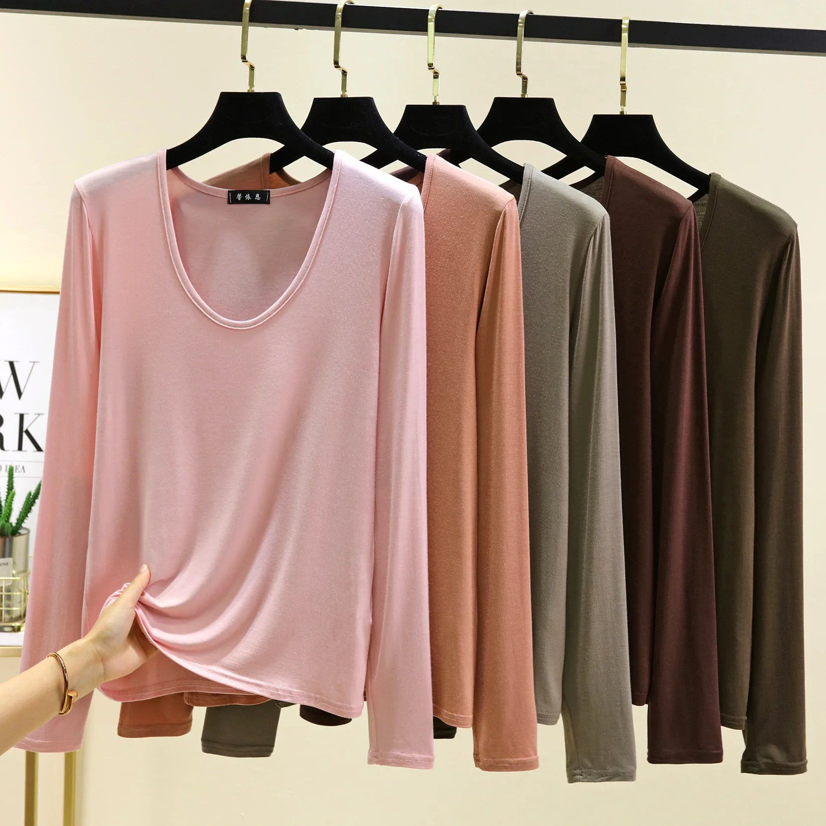 Plus size L to 6XL U-Neck Women's T-shirt Long sleeves Loose Bottomed Tshirts solid color Casual Tee Tops All match