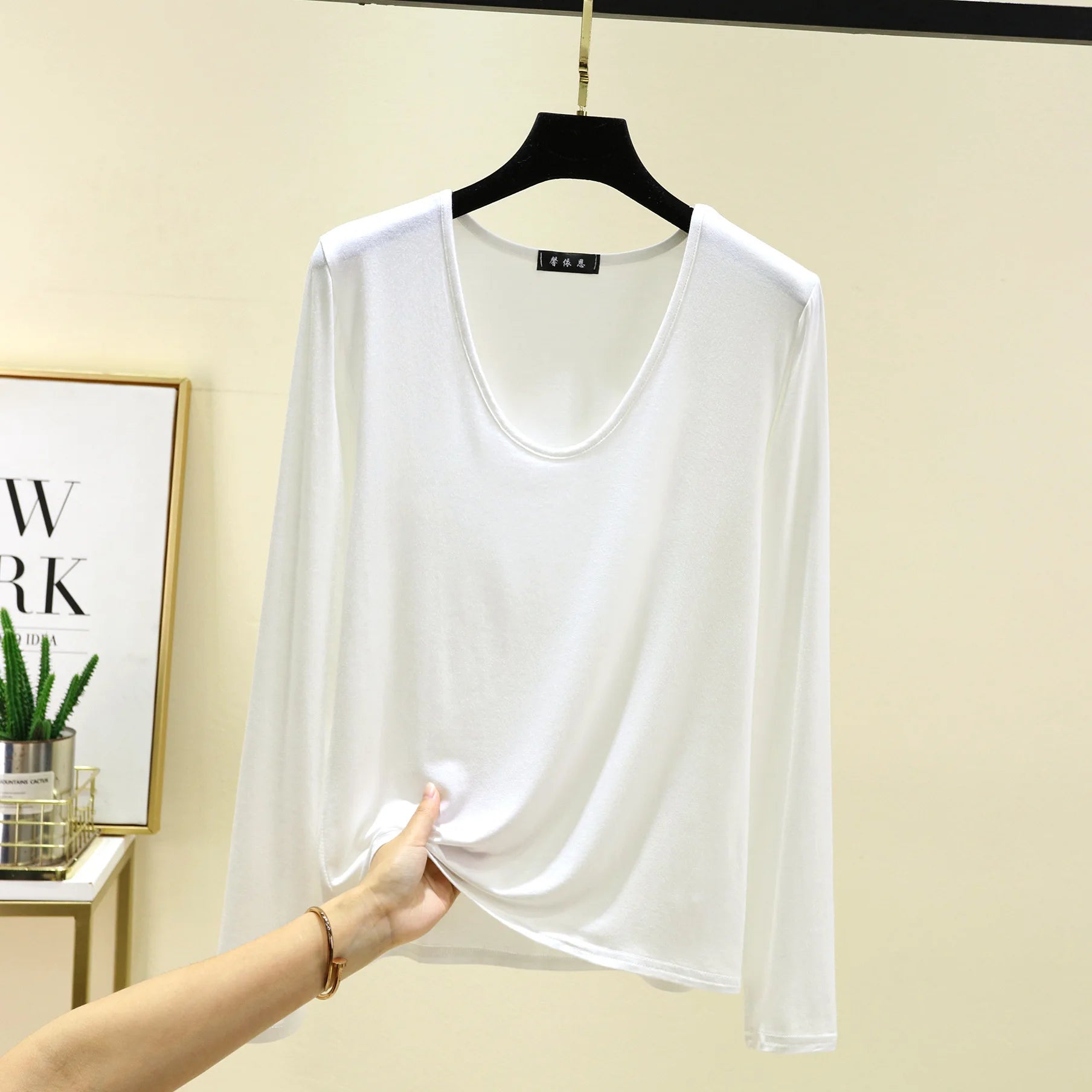 Plus size L to 6XL U-Neck Women's T-shirt Long sleeves Loose Bottomed Tshirts solid color Casual Tee Tops All match
